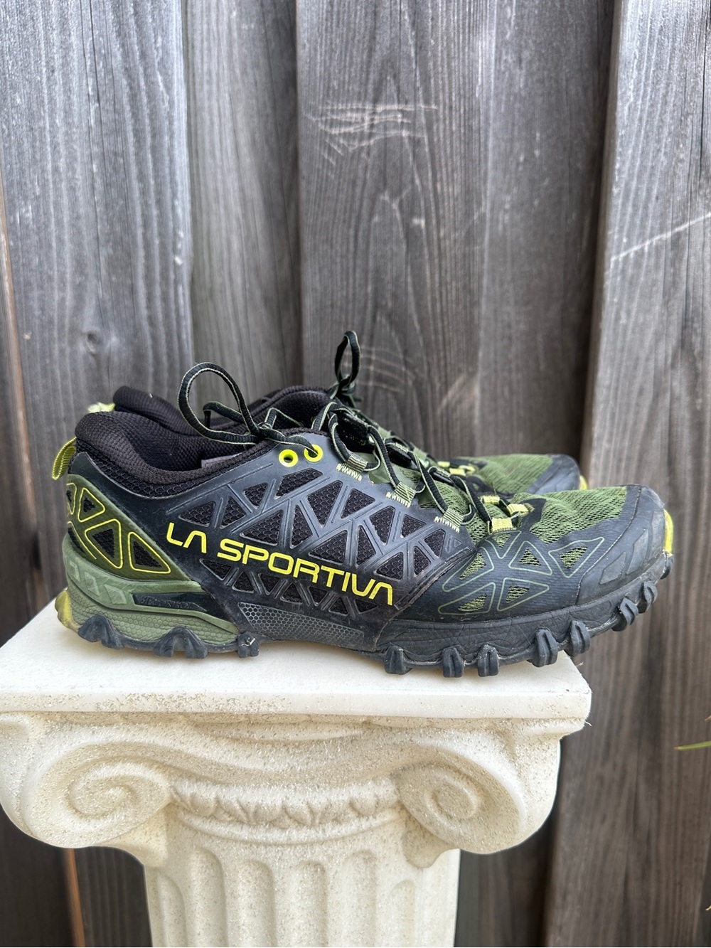 La Sportiva Men’s Bushido II Trail Runners in Black and Lime Green